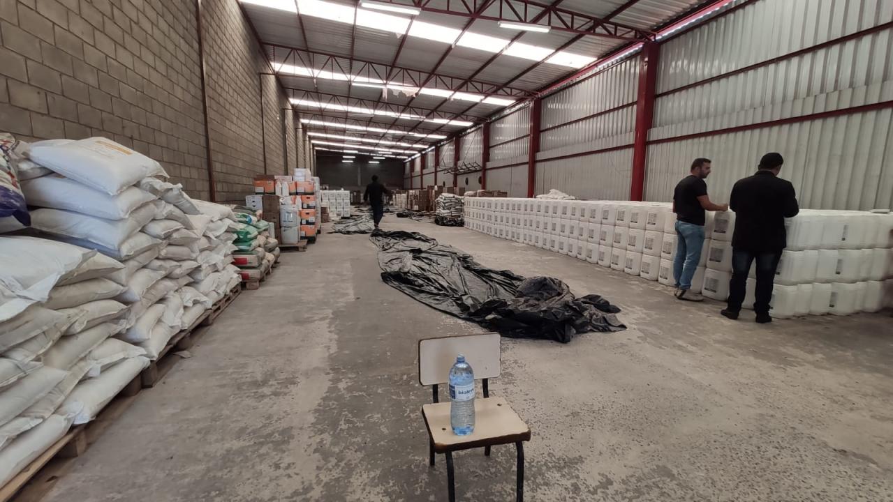 Foto 3 de 3 — Carga Milionária: DIG apreende centenas de galões de defensivos agrícolas em barracão de Araraquara